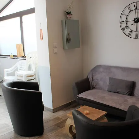 Superbe Pavillon De Climatise Avec Piscine Collective -6cyc62
