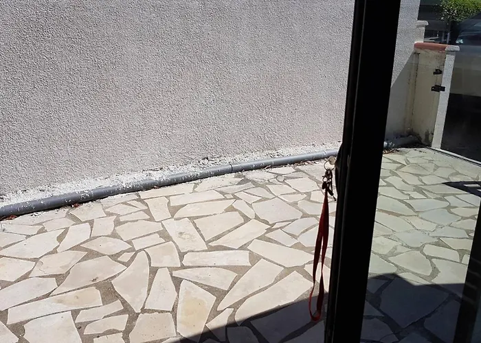 Appartement Pavillon De Climatisé Avec Piscine Collective -6cyc62 *